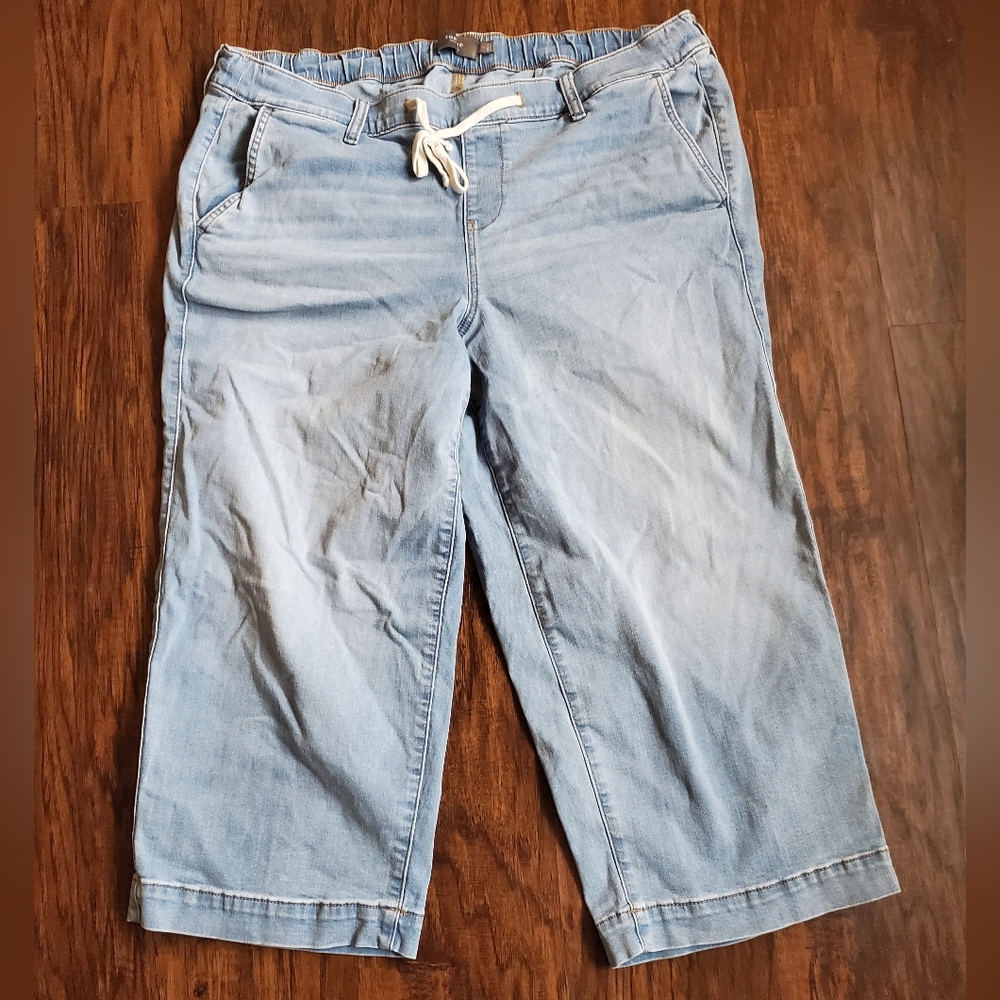 Torrid size 2 capris